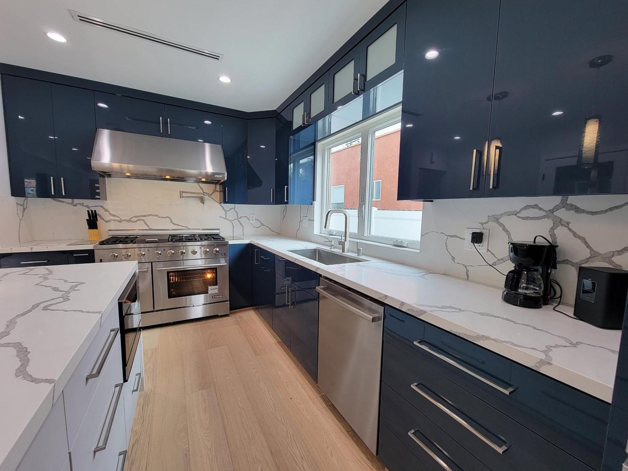 Modern Luxury 3 Bedroom Next To La Cienega Plaza With Parking, Wifi, Tv, Bbq 10 Minutes To Rodeo Drive Casa vacanze Los Angeles