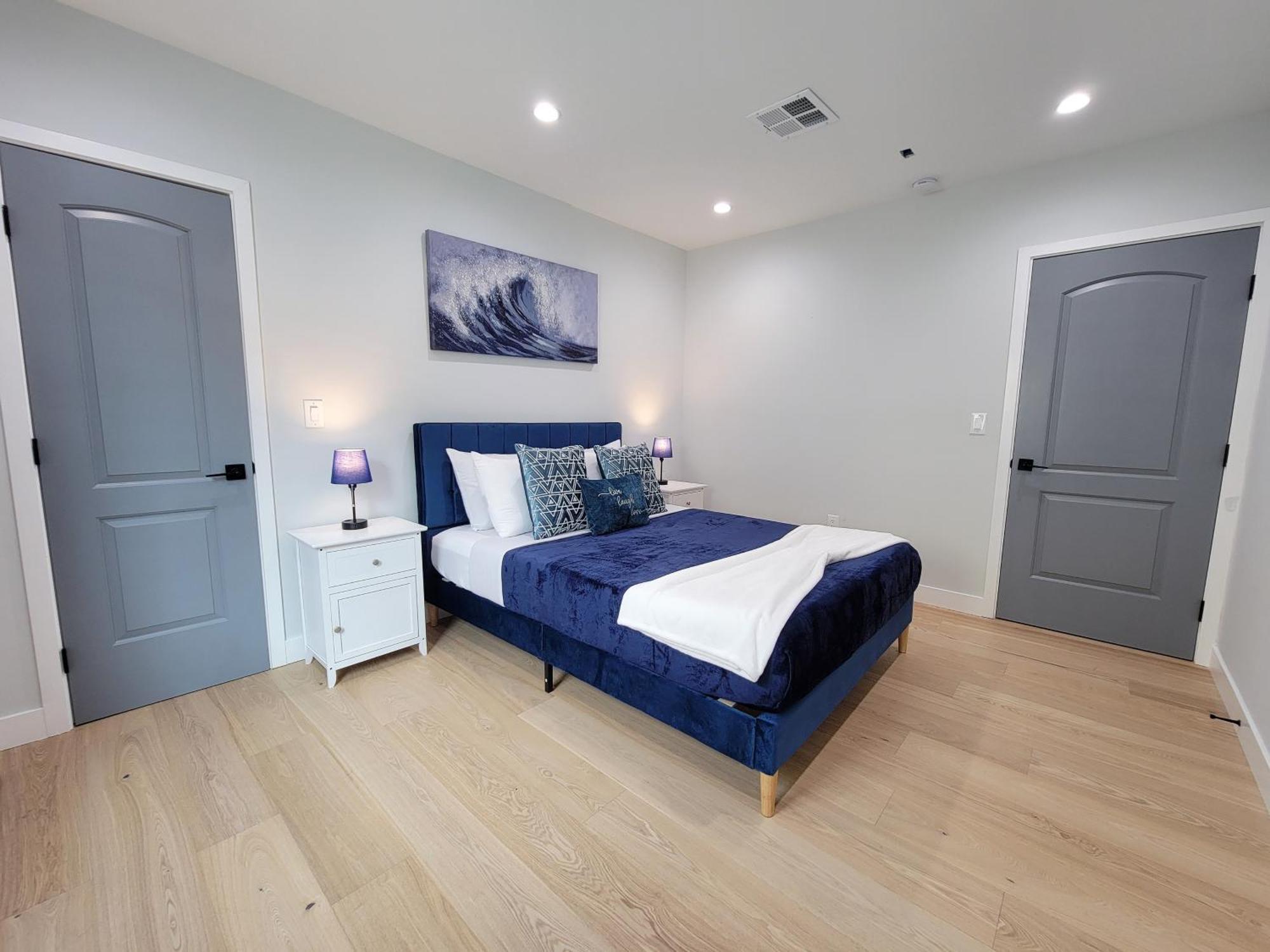 Modern Luxury 3 Bedroom Next To La Cienega Plaza With Parking, Wifi, Tv, Bbq 10 Minutes To Rodeo Drive Casa vacanze