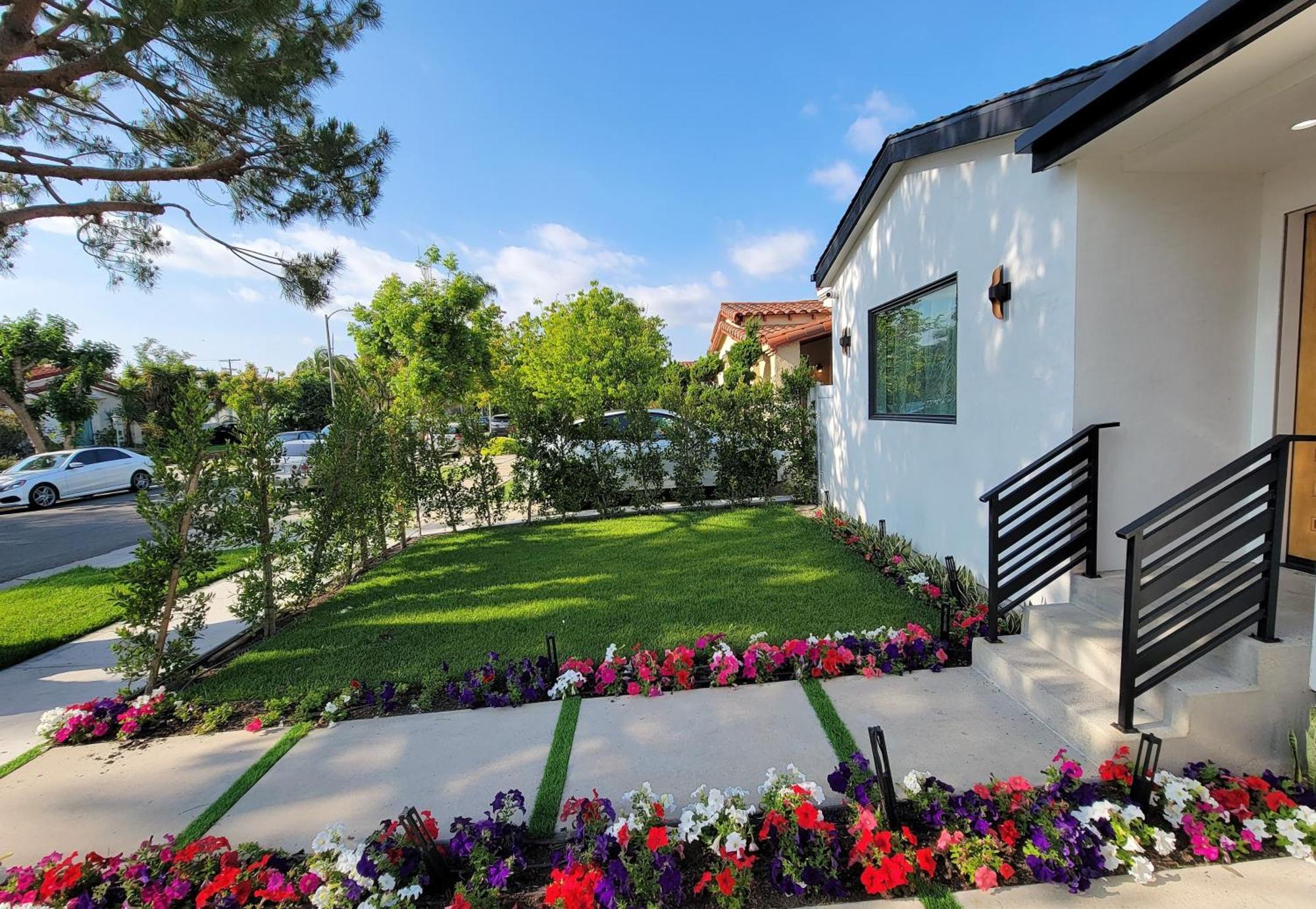 Modern Luxury 3 Bedroom Next To La Cienega Plaza With Parking, Wifi, Tv, Bbq 10 Minutes To Rodeo Drive * Los Angeles