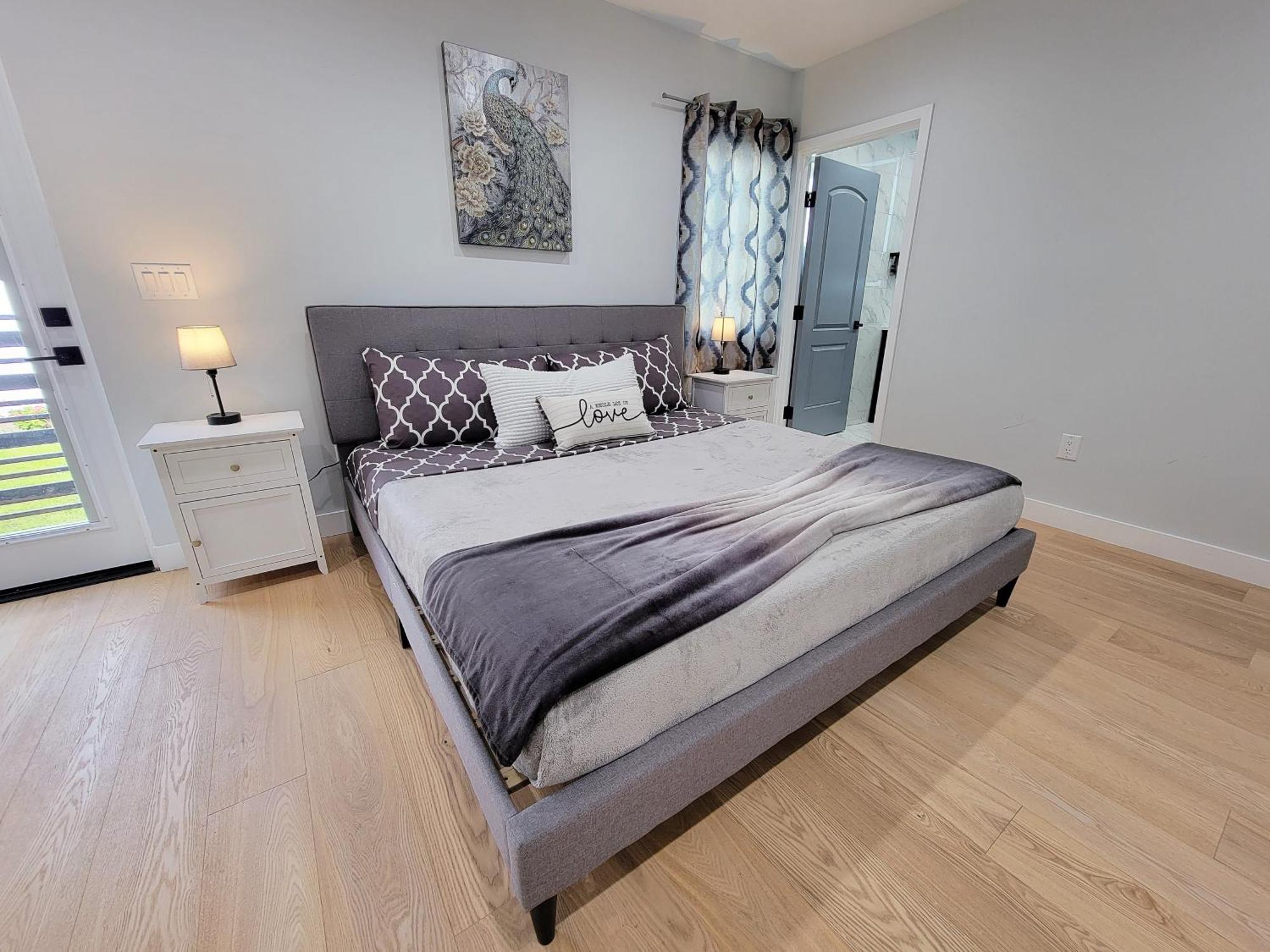 Modern Luxury 3 Bedroom Next To La Cienega Plaza With Parking, Wifi, Tv, Bbq 10 Minutes To Rodeo Drive Los Angeles
