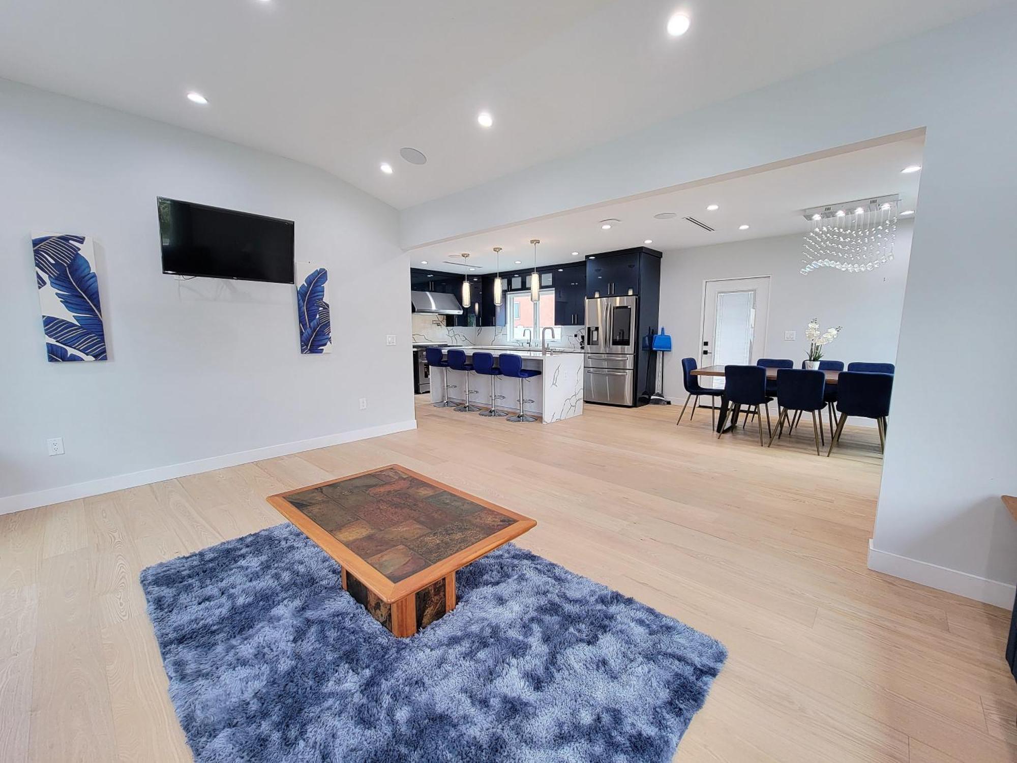 Modern Luxury 3 Bedroom Next To La Cienega Plaza With Parking, Wifi, Tv, Bbq 10 Minutes To Rodeo Drive Casa vacanze Los Angeles