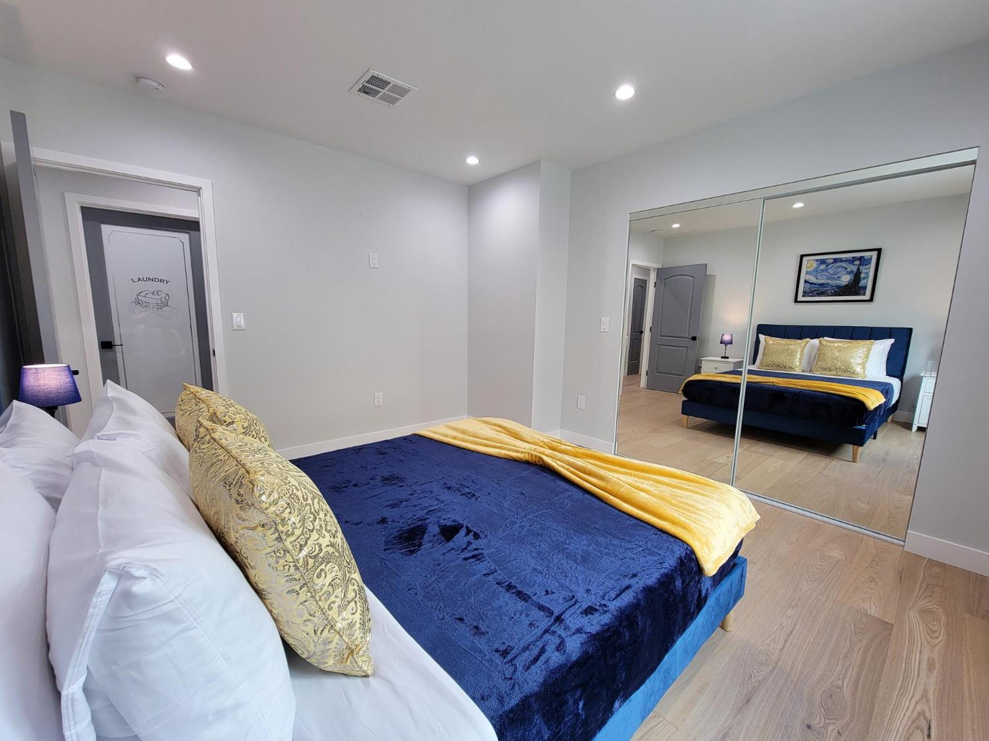 Modern Luxury 3 Bedroom Next To La Cienega Plaza With Parking, Wifi, Tv, Bbq 10 Minutes To Rodeo Drive