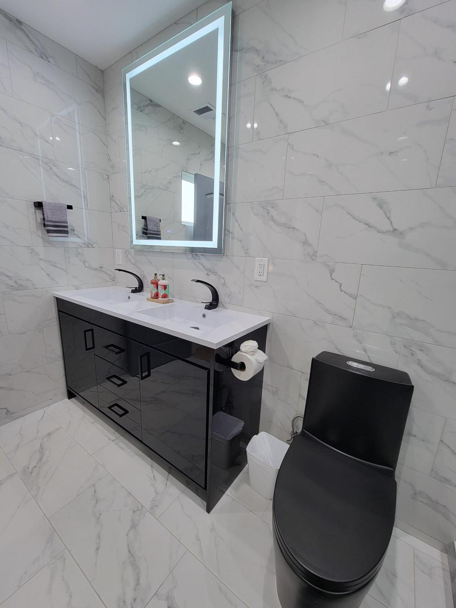 Modern Luxury 3 Bedroom Next To La Cienega Plaza With Parking, Wifi, Tv, Bbq 10 Minutes To Rodeo Drive Casa vacanze