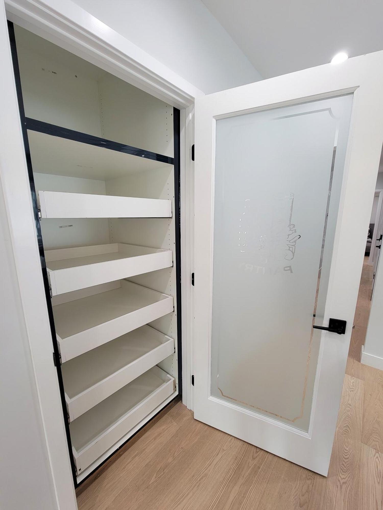 Modern Luxury 3 Bedroom Next To La Cienega Plaza With Parking, Wifi, Tv, Bbq 10 Minutes To Rodeo Drive *